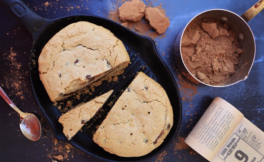 עוגיית שיבולת שועל אורגנית ושוקולד על מחבת